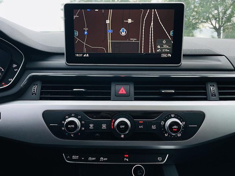 Audi A4 3.0TDI AUT KAMERA SERVISKA  - fotka 37 z 45
