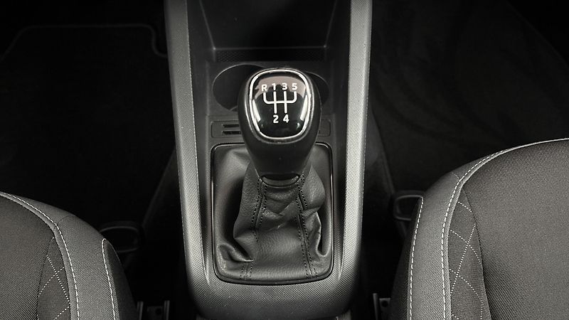 Škoda Fabia 1.0 TSI Ambition Combi Tour - fotka 23 z 24