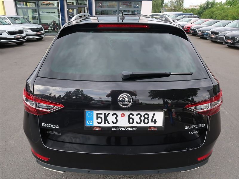 Škoda Superb 2,0 TSi,200kW,NovéČR,L&K,4x4 - fotka 8 z 32