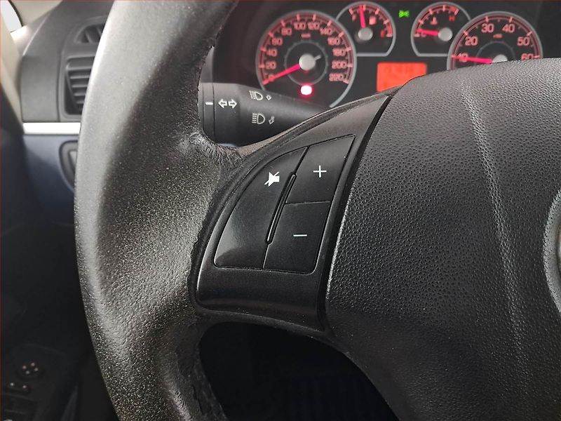 Fiat Grande Punto (2007) 1.4, nová STK, slušný stav - fotka 14 z 15