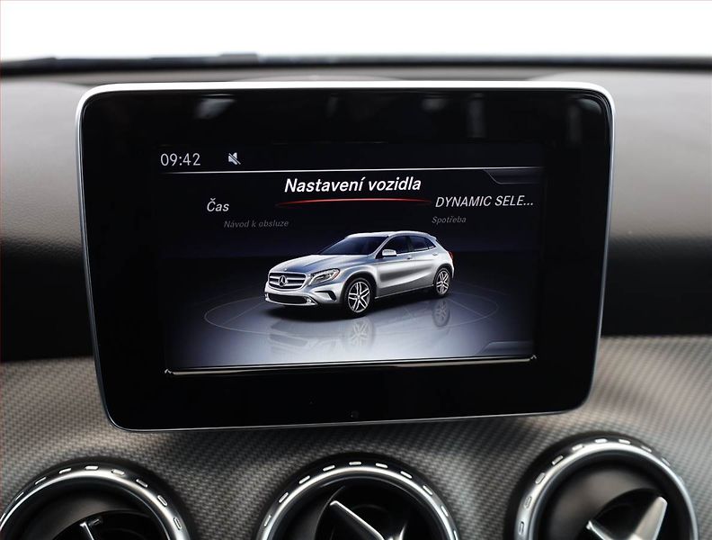Mercedes-Benz GLA (2016) 200 CDI 4MATIC, 4X4 - fotka 15 z 21