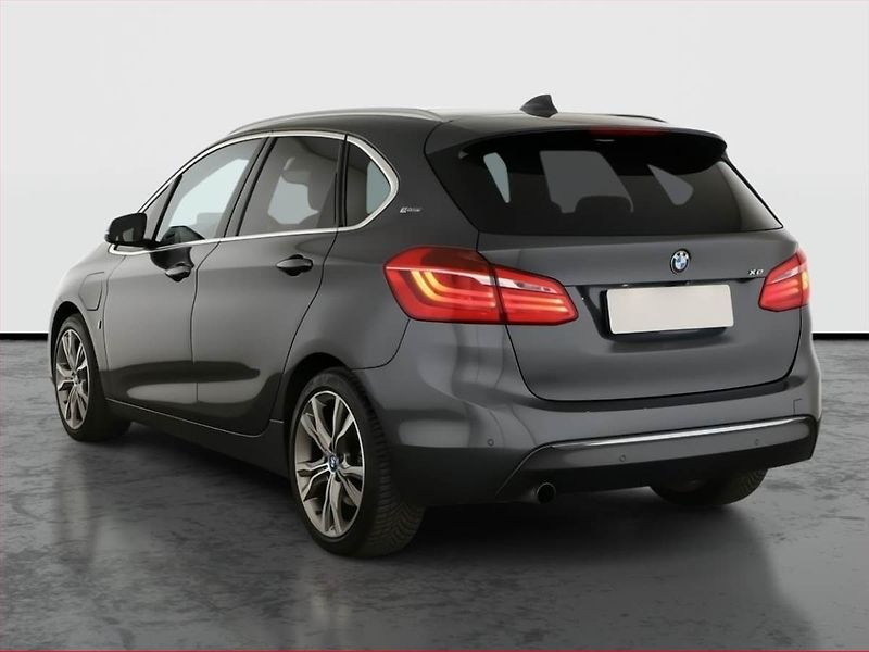 BMW Řada 2 (2016) 225xe Active Tourer, 4X4 - fotka 4 z 22