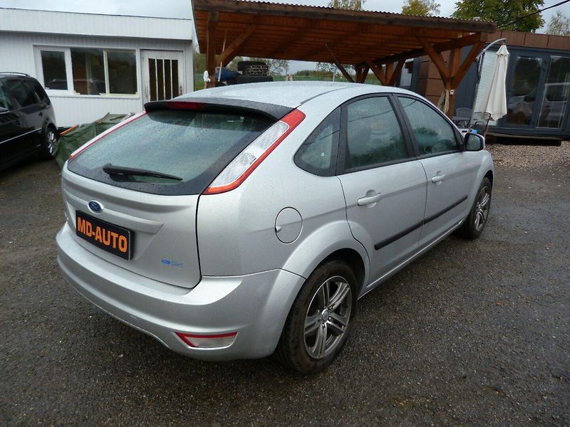 Ford Focus 1.6 16v - fotka 5 z 18