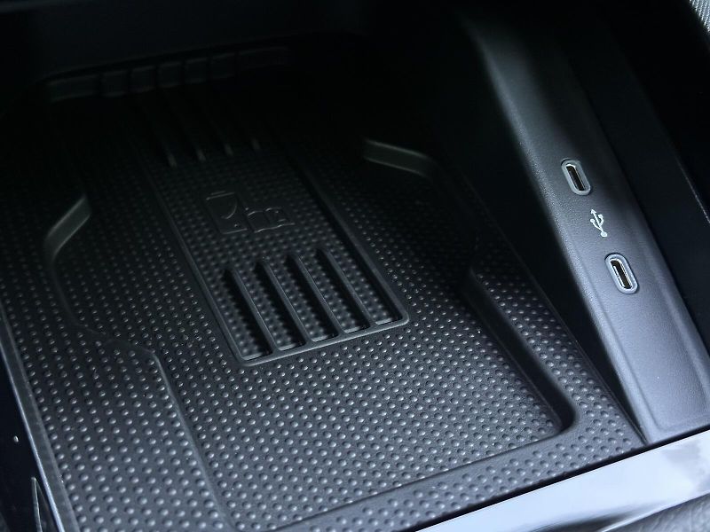 Škoda Kamiq 1.5TSi DSG Monte Carlo 150PS M - fotka 38 z 48