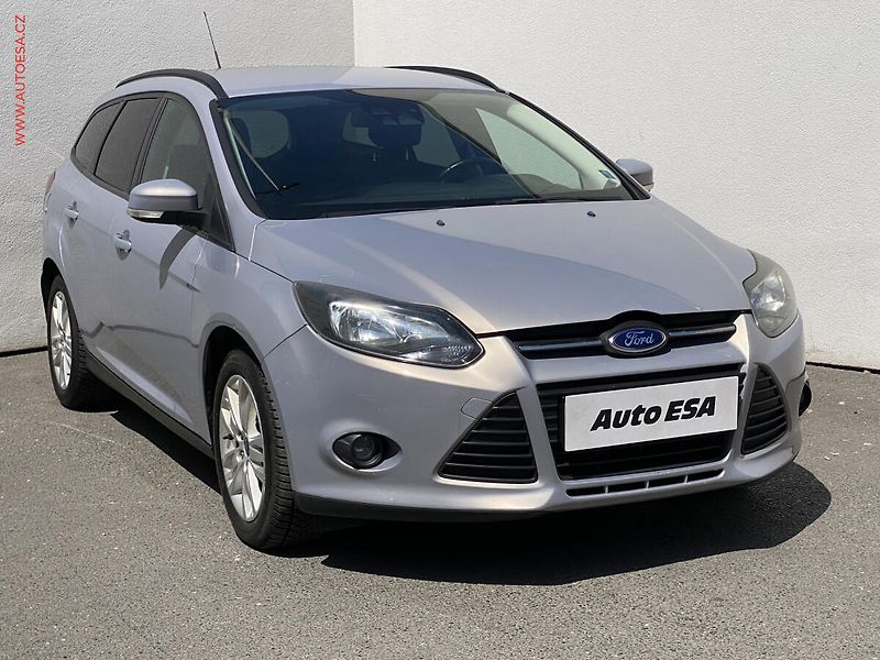 Ford Focus (2011) 1.6i, AC, temp, tažné - fotografie inzerátu