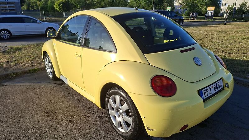 Volkswagen New Beetle (1999) - fotka 6 z 14