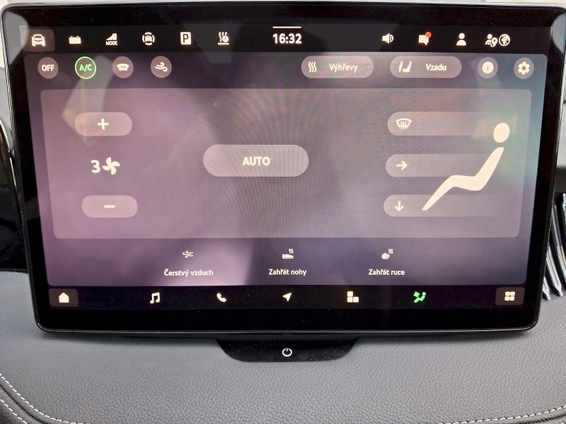 Škoda Superb (2025) Combi iV L&K DSG 1,5TSi 150kW - fotka 28 z 35