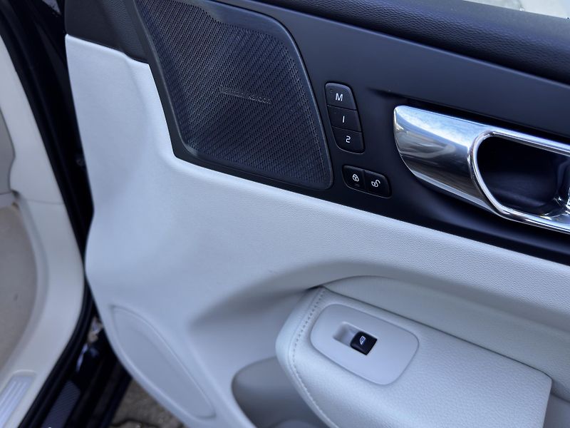 Volvo XC60 FWD B5/vzduch/4*klima/PANO/  - fotka 13 z 43