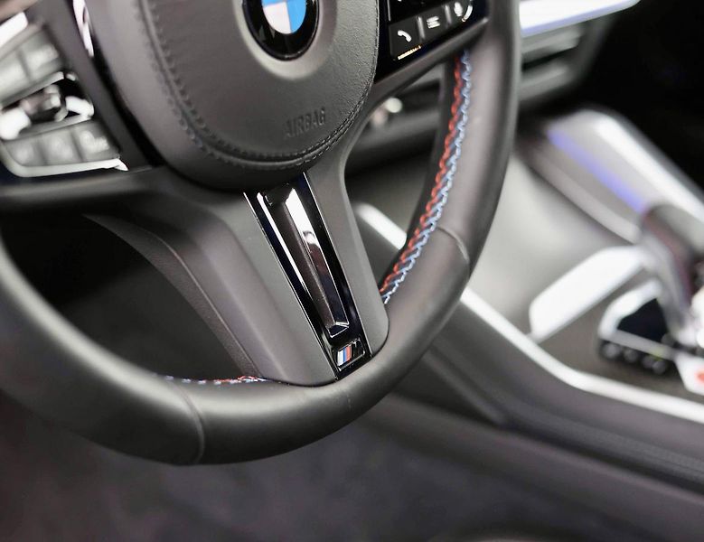 BMW XM (2023) 4.4 V8*Bowers&Wilkins - fotka 29 z 46