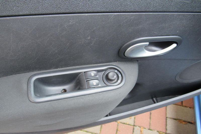 Renault Clio 1.2i  KLIMA  NAVIGACE - fotka 18 z 21
