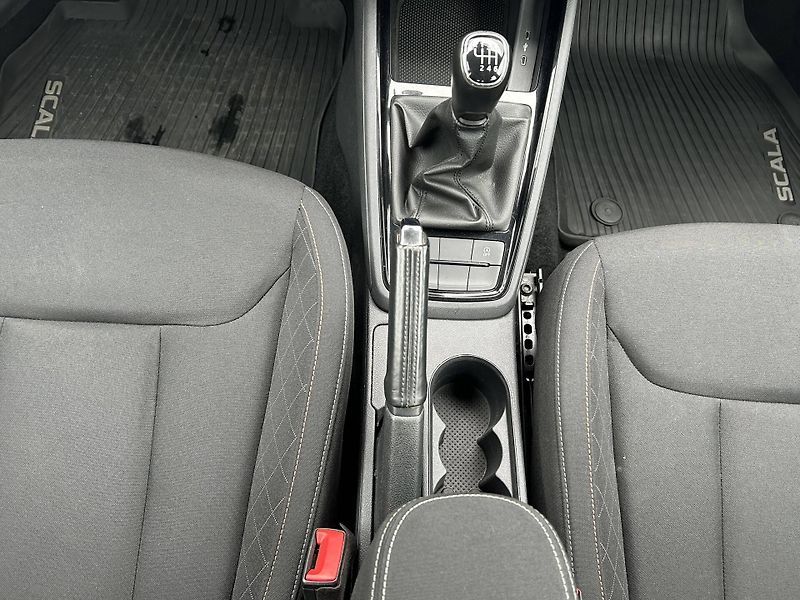 Škoda Scala Ambition 6MP 1,0TSI - fotka 9 z 23