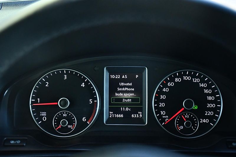 Volkswagen Multivan 2.0TDi ČR 7.MÍST TAŽNÉ M.TOP - fotka 31 z 38