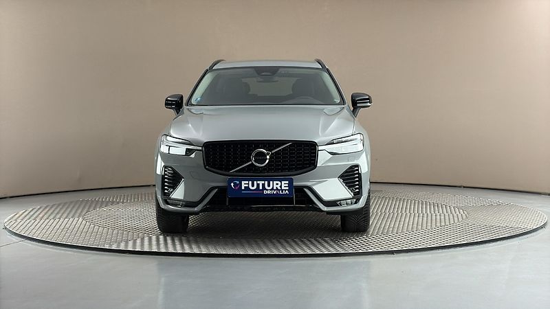 Volvo XC60 2.0 B4 AUT AWD Plus Dark - fotka 3 z 32