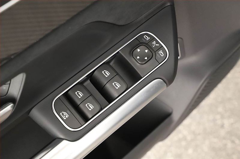 Mercedes-Benz GLA (2025) 200 d, AMG Line - fotka 23 z 28