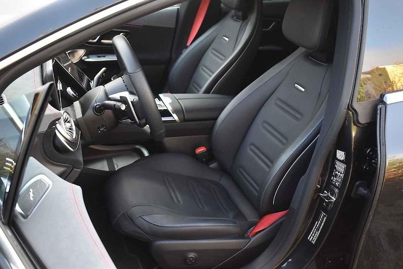 Mercedes AMG EQE 43 4Matic poslouží k reprezentaci i k zábavě