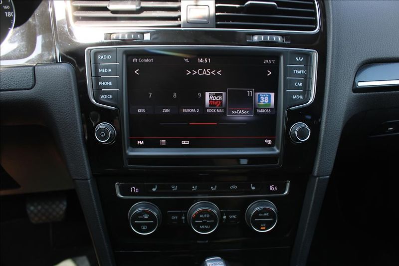 Volkswagen Golf 2,0 TDi  XENONY, AUTOMAT - fotka 21 z 32