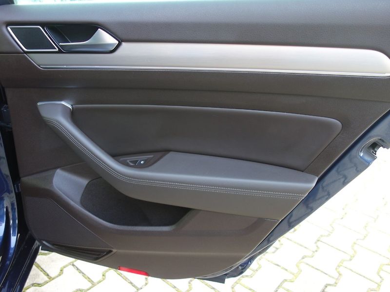 Volkswagen Passat (2015) 2.0TDI 110kW DSG HIGHLINE - fotka 37 z 49