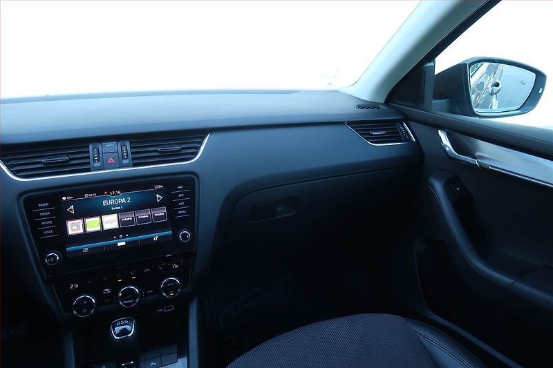 Škoda Octavia (2018) 2.0 TSI, Automat, Kůže, Navi - fotka 8 z 25