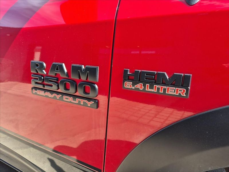 Dodge RAM 6,4 Power Wagon 2500 - fotka 13 z 19