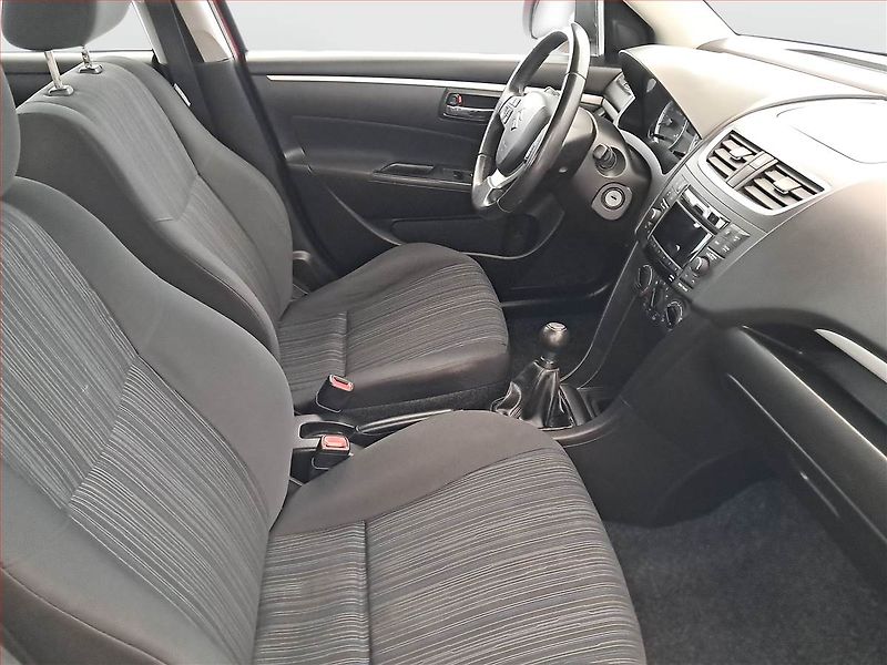 Suzuki Swift (2015) 1.2, Tempomat - fotka 9 z 19