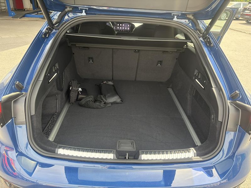 Audi A6 3.0TDi 220kW S-Line - fotka 13 z 22