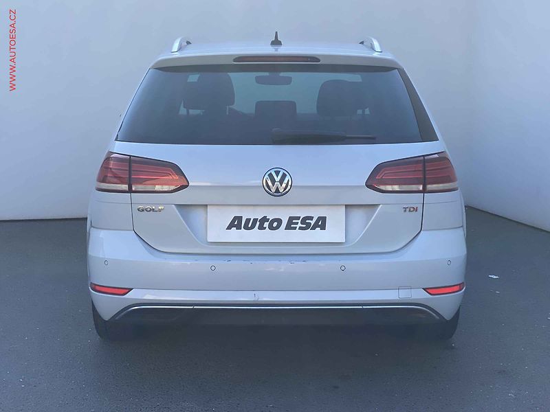 Volkswagen Golf (2019) 1.6TDi, Navi, LED - fotka 5 z 18