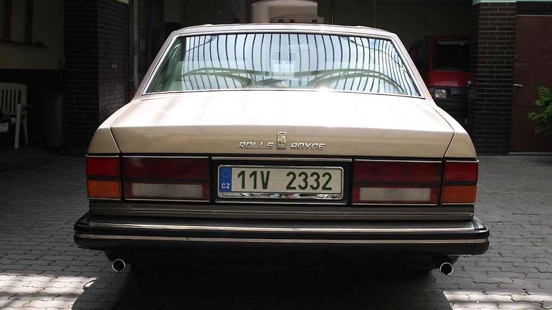 Rolls-Royce Silver Spirit.