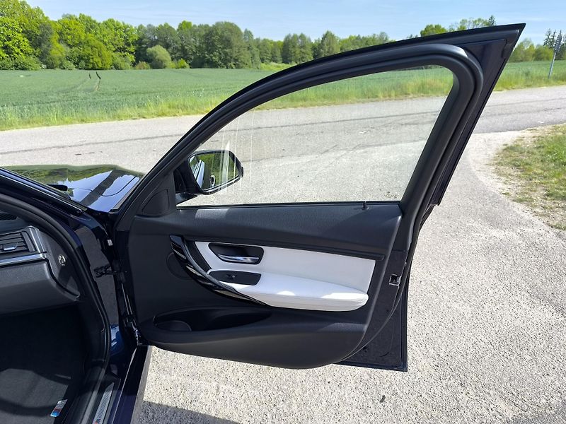 BMW Řada 3 (2014)  335i XDRIVE NOVE CR - fotka 16 z 22