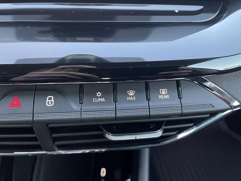 Škoda Octavia 2.0TDi Dsg STYLE 4x4 NEHAV-ČR! - fotka 33 z 46