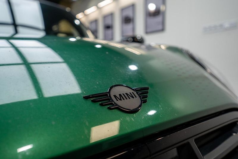 Mini Cooper JCW 2.0 170 kW - fotka 23 z 30