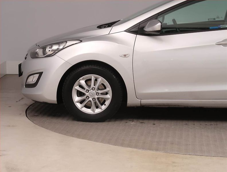 Hyundai i30 (2013) 1.6 MPI, Tempomat - fotka 14 z 15
