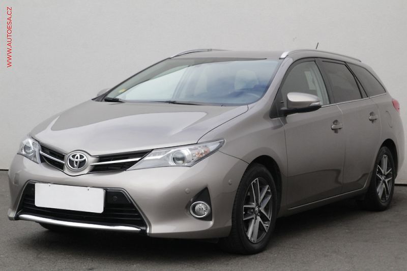 Toyota Auris (2013) 1.6i - fotka 3 z 3