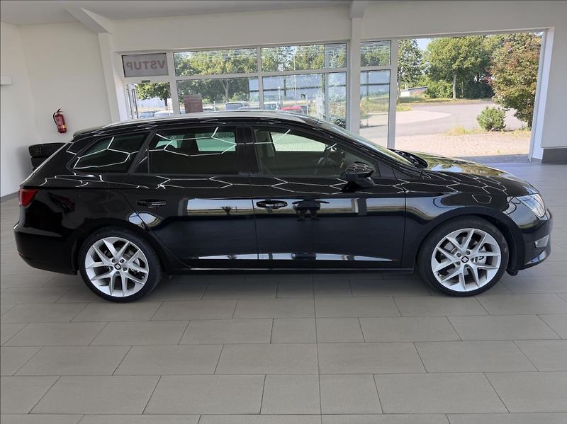Seat Leon 2,0 TDi, FR-Line, DSG, Navi - fotka 6 z 34