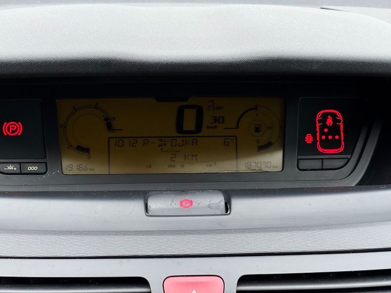 Citroën C4 Picasso (2011) 1,6 HDI 82 KW - fotka 18 z 31