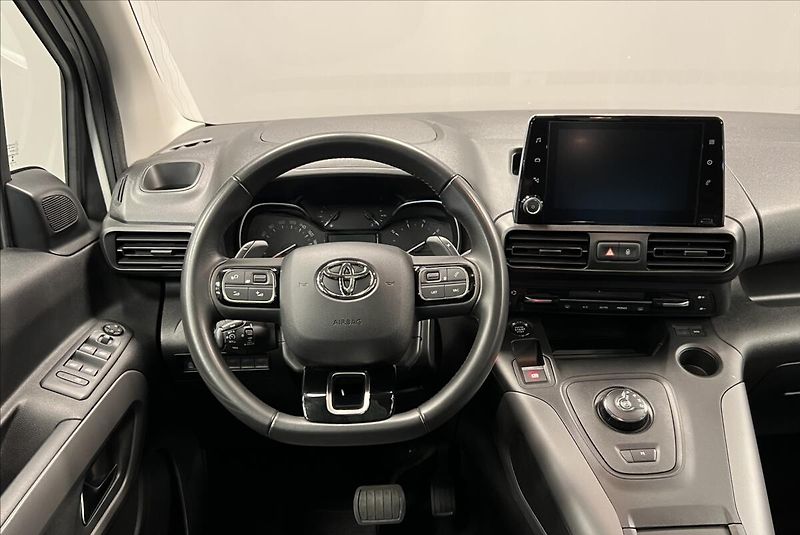 Toyota ProAce City Verso 1,5 D 8AT FAMILY L1 - fotka 5 z 16