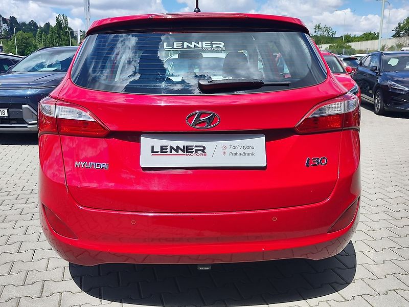 Hyundai i30 1.6i/88kW - fotka 6 z 25