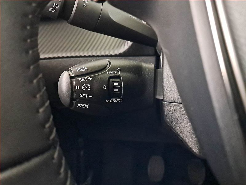 Peugeot 208 (2023) 1.2 PureTech, Serv.kniha, Kůže - fotka 19 z 21