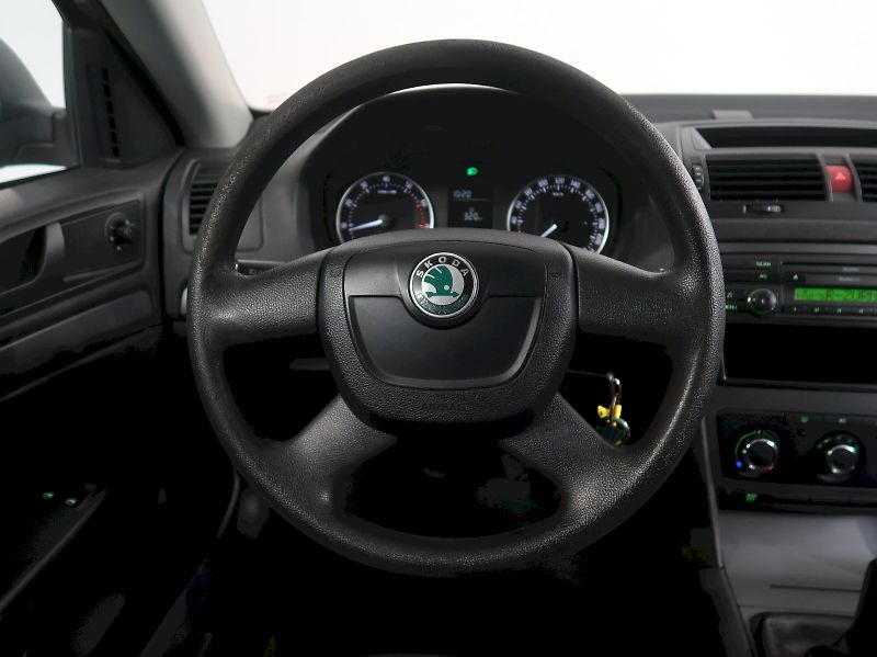 Škoda Octavia (2012) TOUR 1.6MPI 75KW - fotka 16 z 24
