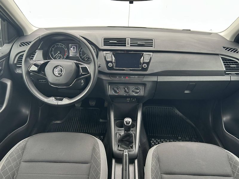 Škoda Fabia Tour Ambition 1,0TSI - fotka 10 z 23