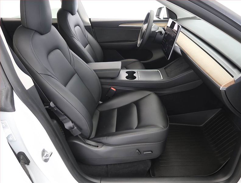Tesla Model Y (2022) Long Range AWD 79kWh, SoH 93% - fotka 9 z 33