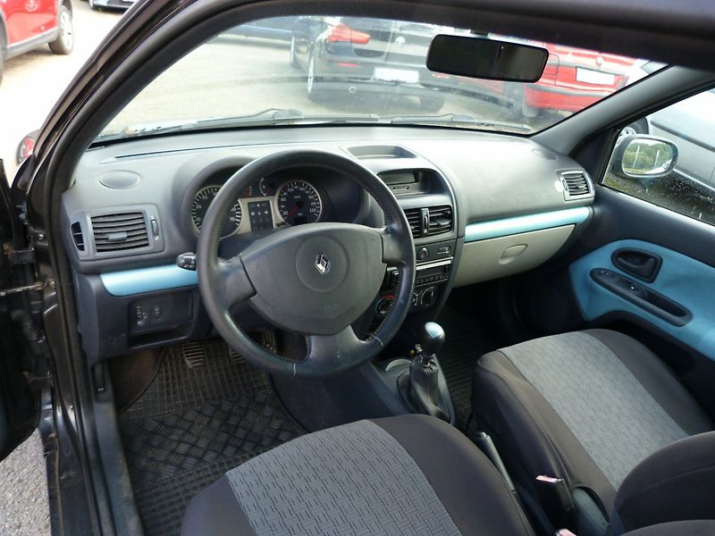 Renault Clio 1,2 16V - fotka 9 z 14