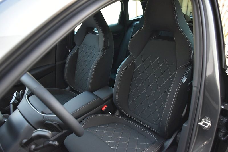 Škoda Karoq (2025) Sportline 1,5 TSI 110 kW 7° au - fotka 17 z 39