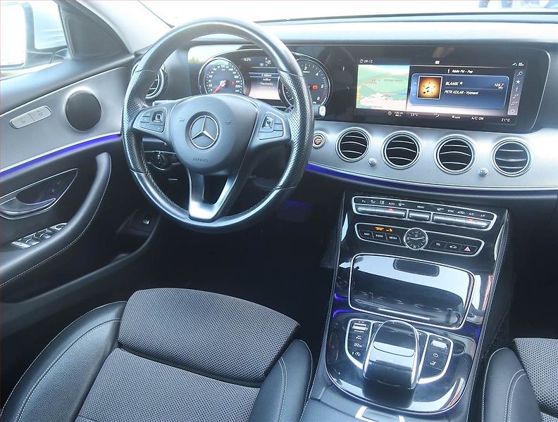 Mercedes-Benz Třídy E (2018) E 220 d 4MATIC - fotka 7 z 17