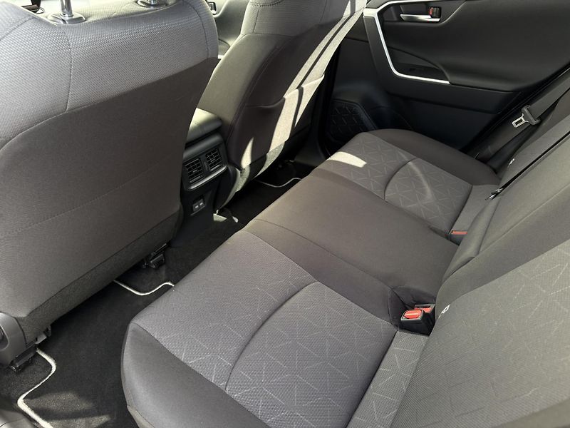 Toyota RAV4 2.5 HSD e-CVT AWD Comfort Styl - fotka 11 z 23