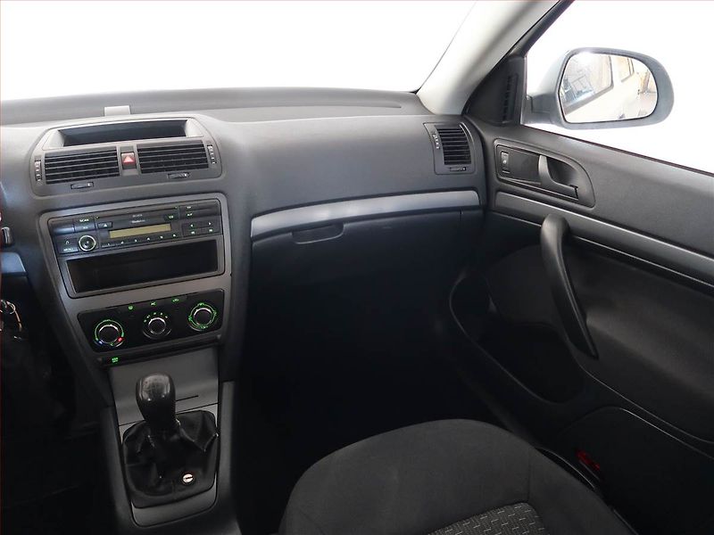 Škoda Octavia (2010) 1.9 TDI, po STK, zamluveno - fotka 8 z 14