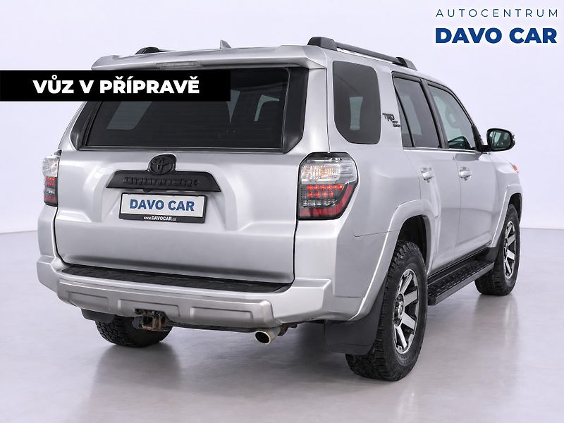 Toyota 4Runner 4,0 L V6 202kW 4WD AUT - fotka 5 z 12