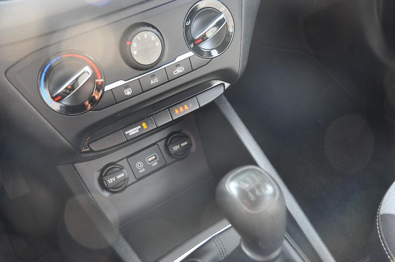 Hyundai i20 1.2i 55kW Klima - fotka 10 z 13