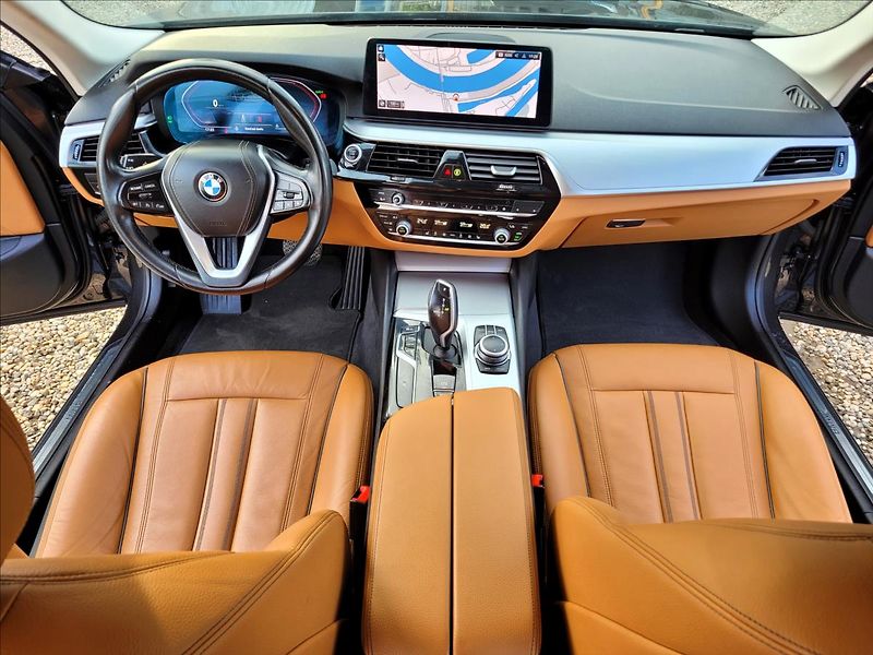 BMW Řada 5 2,0 HEV,LED,Navi,kůže,výhřev - fotka 19 z 49