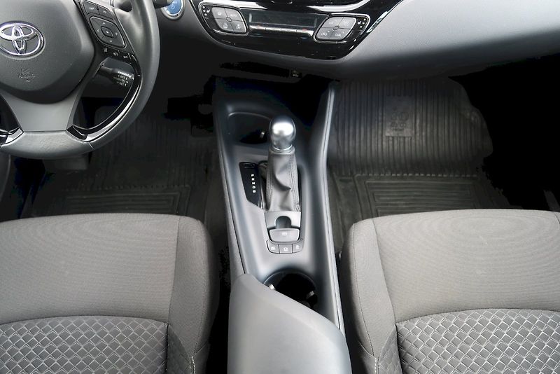 Toyota C-HR (2023) Comfort Business 1,8  Hybrid e - fotka 11 z 27