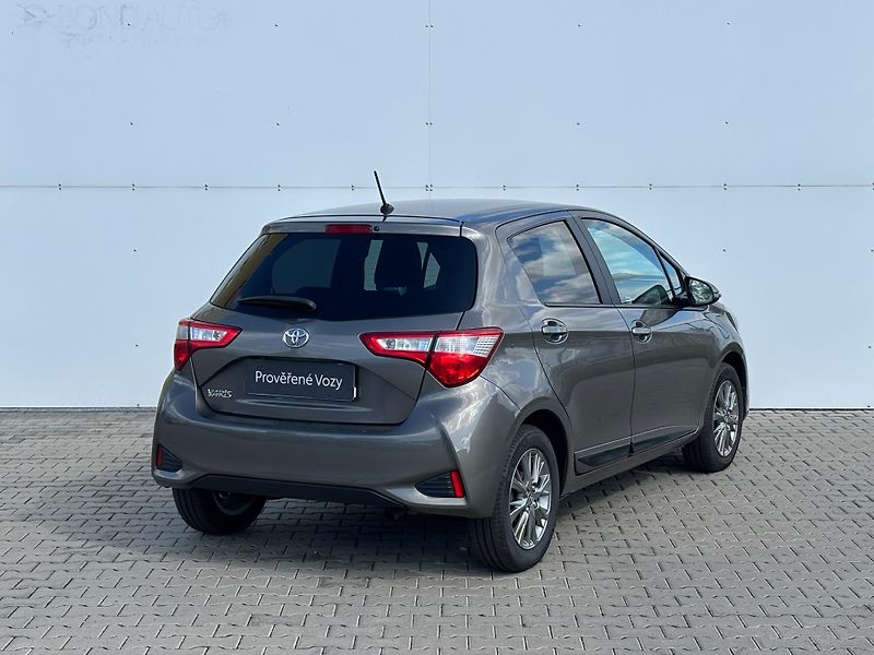 Toyota Yaris 1.5 VVT-i Active Trend - fotka 2 z 27